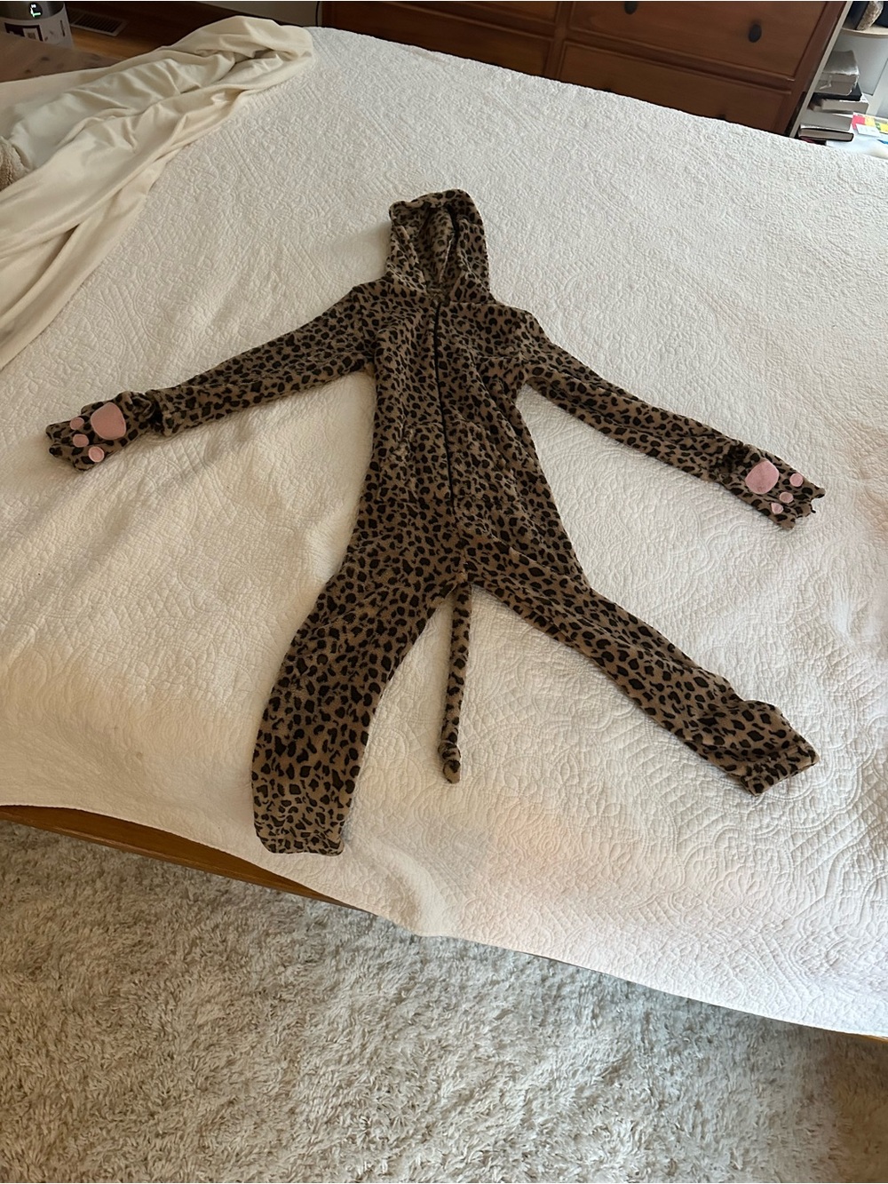 Leopard Print Hooded One-Piece with Paw Mitts and ears- costume (size 6-7 kids)